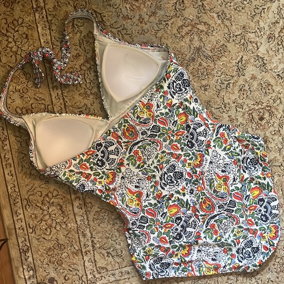 TOMMY BAHAMA Size 10 Floral Print 1-Pc
Halter Neck Swimsuit Ruching $168 NEW - Picture 6 of 16